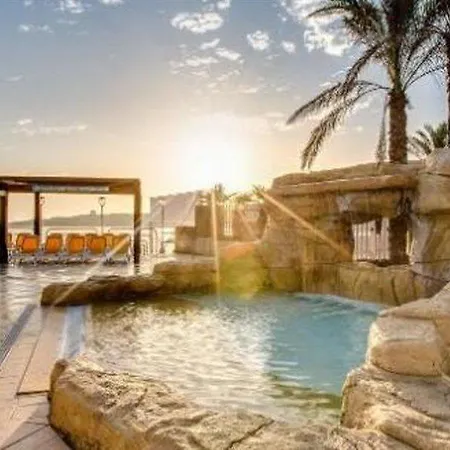 Ax Sunny Coast & Hotel apartamentowy St Paul's Bay