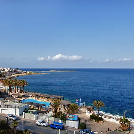 Ax Sunny Coast & Апарт-отель Сент-Полс-Бей