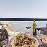 Ax Sunny Coast & セント・ポールズ・ベイ